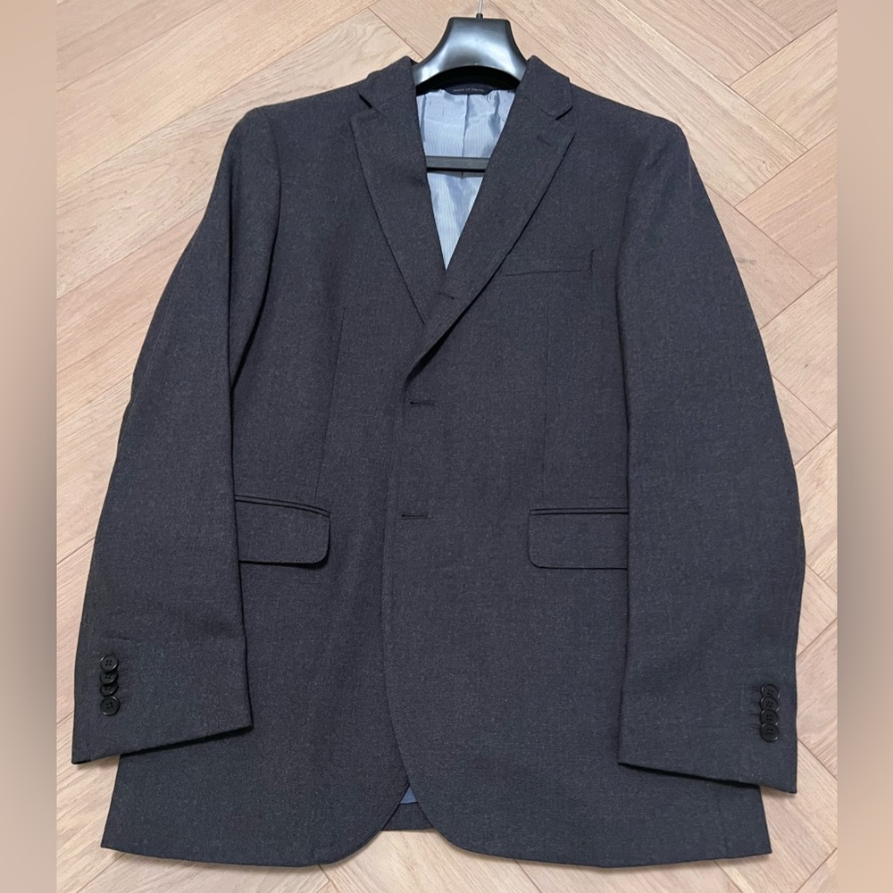 Banana Republic gray blazer. Great condition. Size 42R.
